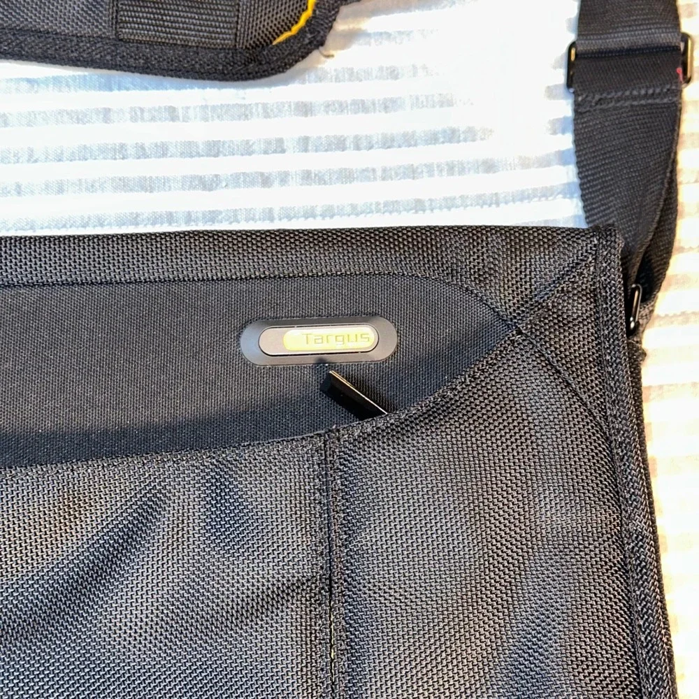 Targus Safe Port‎ Protection Laptop Messenger Bag Black Ballistic Nylon 16in